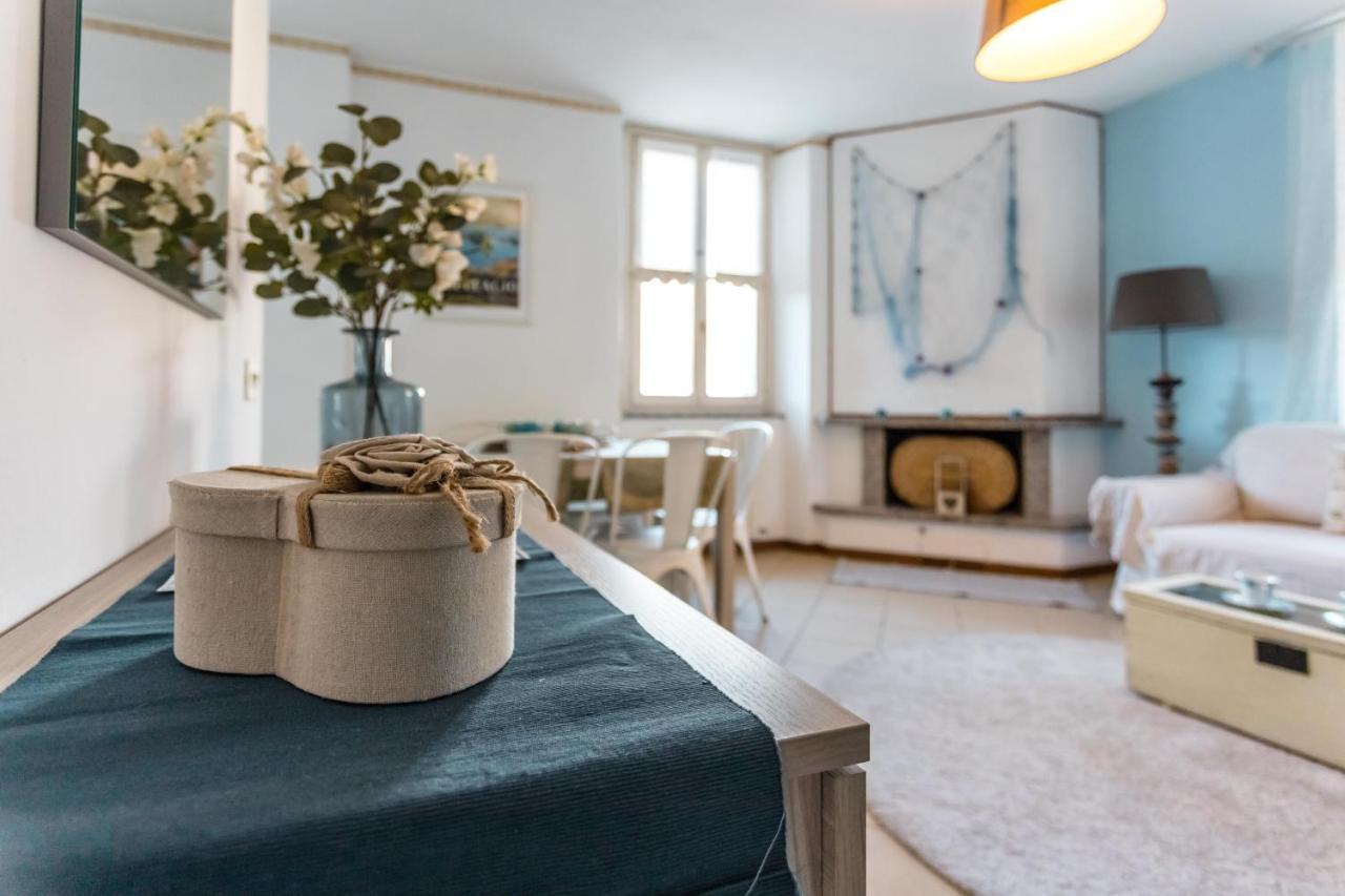 Porto Azzurro Apartment Варенна Экстерьер фото
