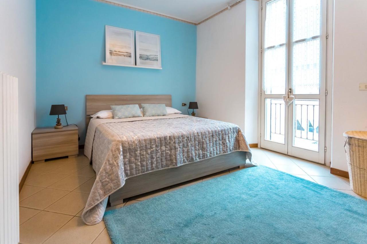 Porto Azzurro Apartment Варенна Экстерьер фото