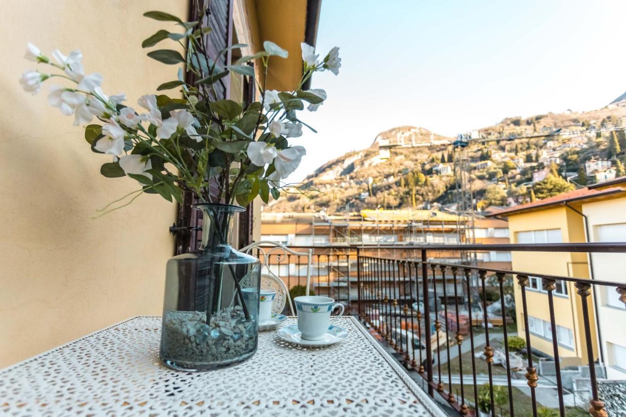 Porto Azzurro Apartment Варенна Экстерьер фото