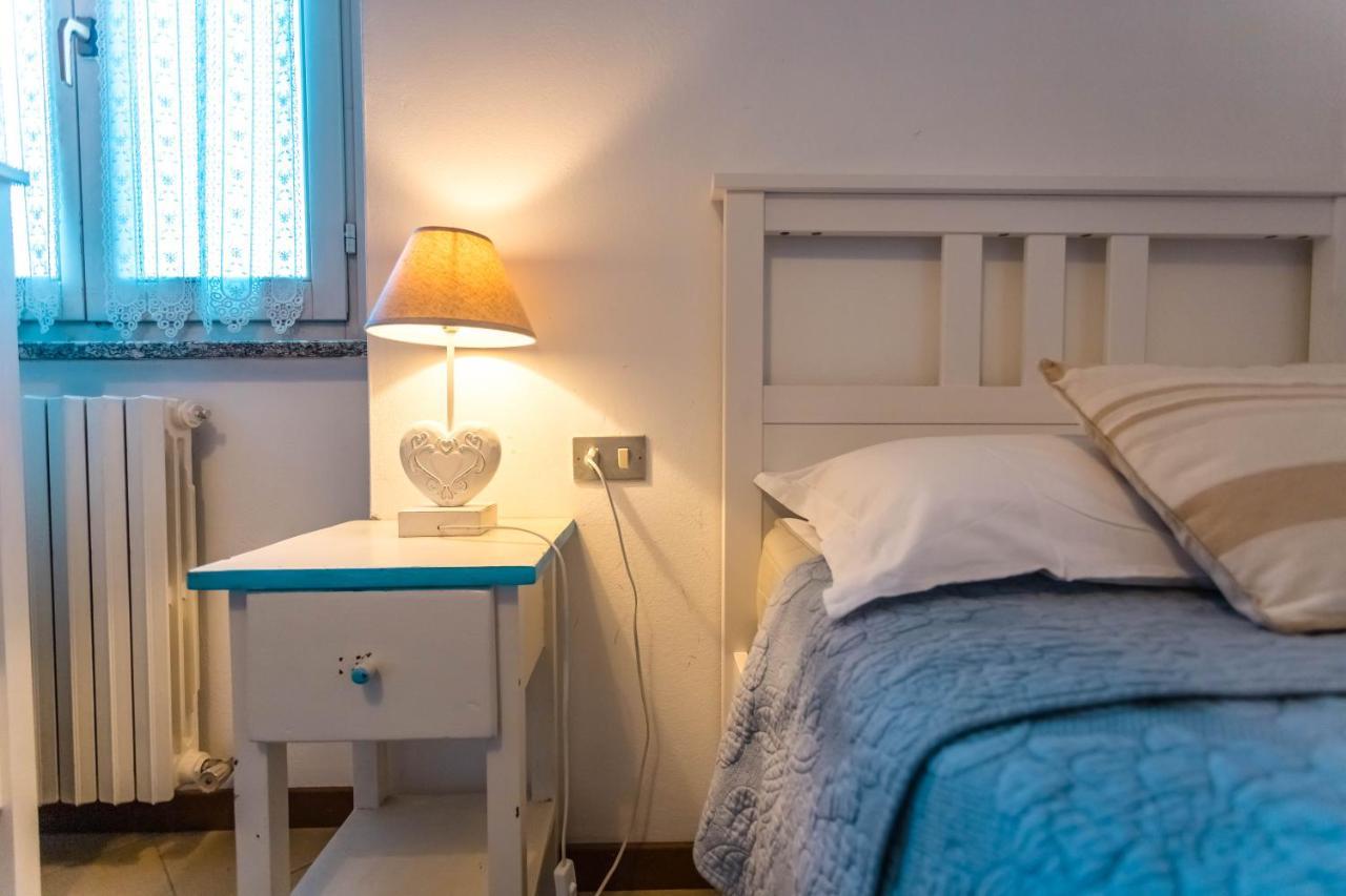 Porto Azzurro Apartment Варенна Экстерьер фото