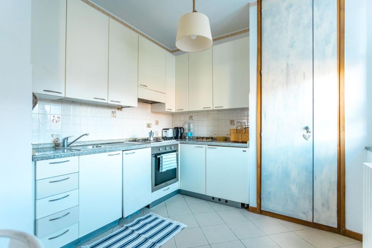 Porto Azzurro Apartment Варенна Экстерьер фото